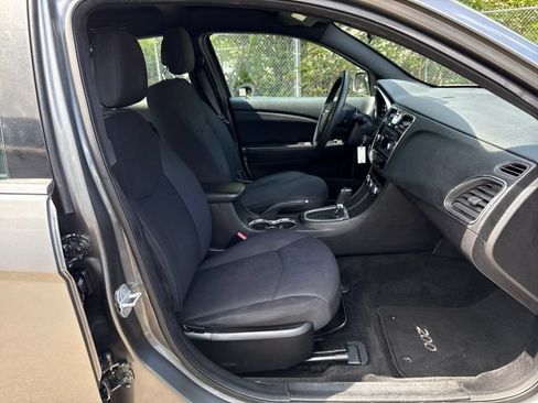 Used 2013 Chrysler 200 LX FWD image 9