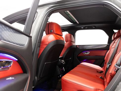 Used 2021 Bentley Bentayga image 26