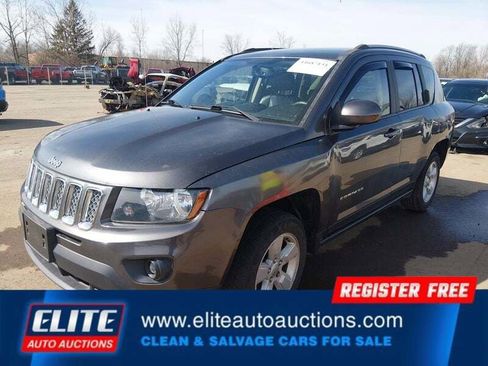 Used 2017 Jeep Compass Latitude image 3