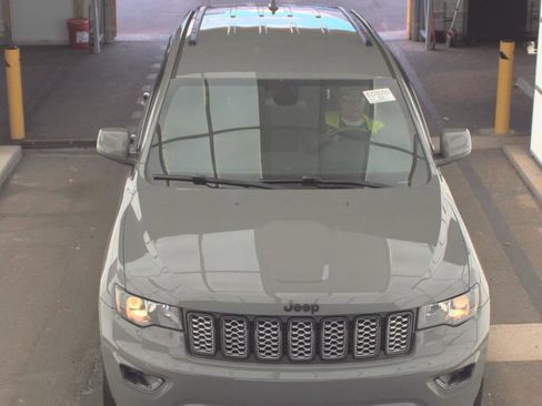Used 2021 Jeep Grand Cherokee Laredo X AWD/4WD image 8