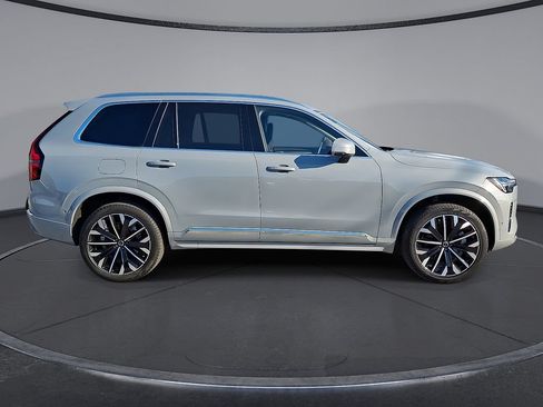 Certified 2026 Volvo XC90 B6 Plus AWD/4WD image 32