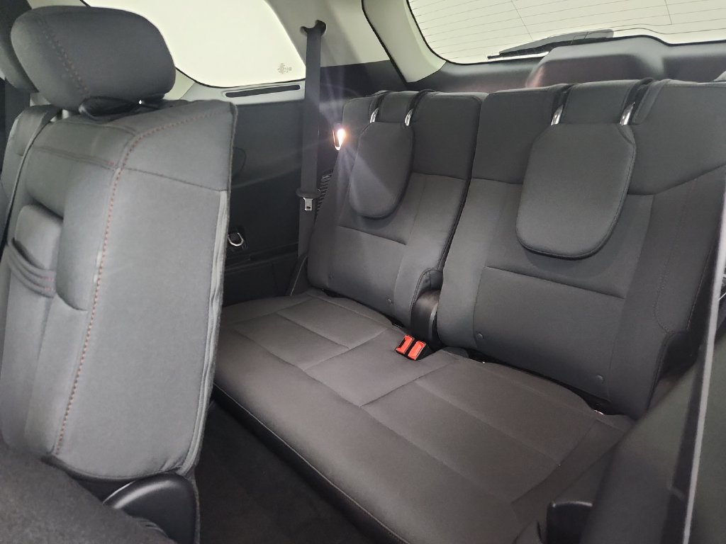 Used 2025 Ford Explorer Active AWD/4WD image 34