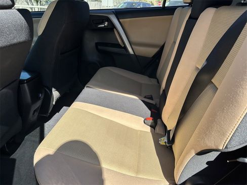 Used 2018 Toyota RAV4 XLE image 16