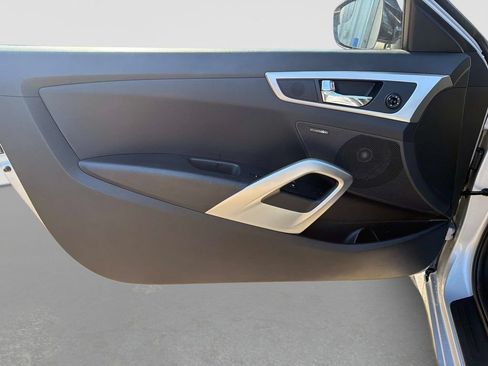 Used 2017 Hyundai Veloster Value Edition FWD image 14