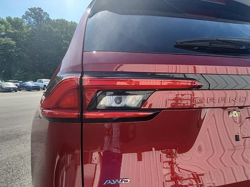 Used 2024 Toyota Grand Highlander AWD image 13