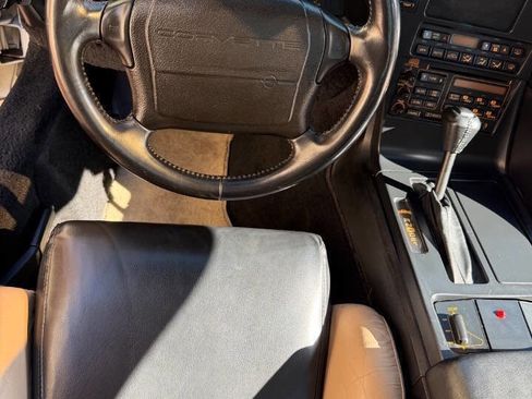 Used 1992 Chevrolet Corvette Coupe image 12