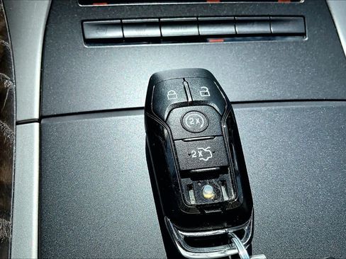Used 2016 Lincoln MKX Reserve FWD image 15
