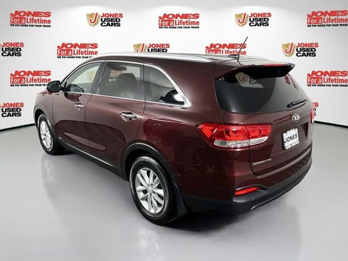 Used 2017 Kia Sorento AWD image 2