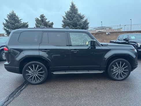 Used 2024 Lexus GX 550 w/ Accessory Package (2T) image 10