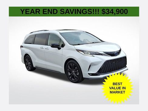 Used 2023 Toyota Sienna XSE image 1