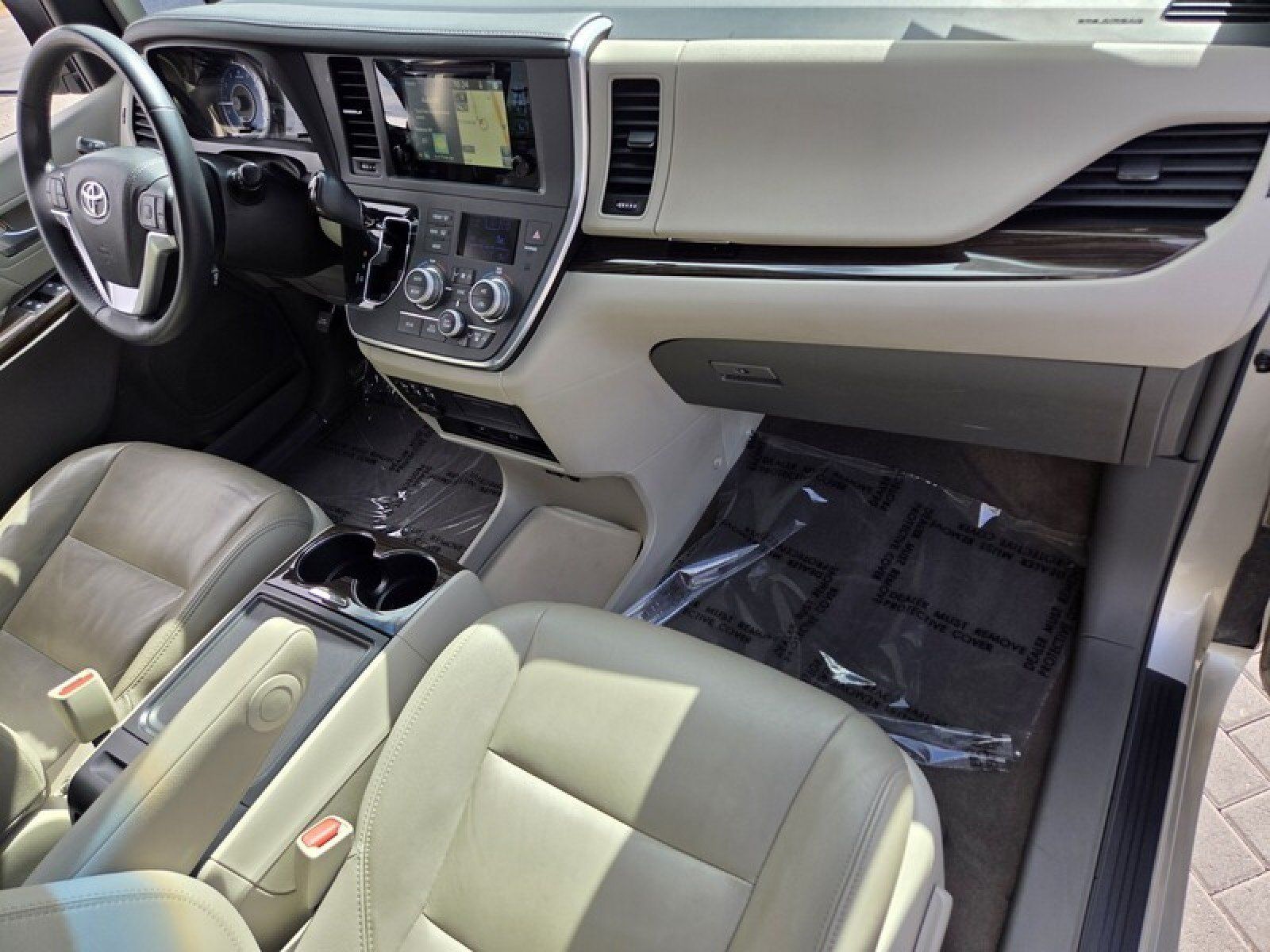 Used 2017 Toyota Sienna XLE Premium FWD image 22