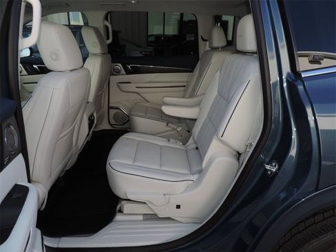 New 2026 Buick Enclave Avenir image 18