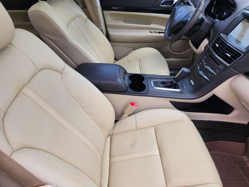 Used 2018 Lincoln MKT AWD w/ Technology Package image 14