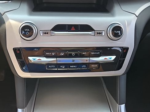 Certified 2023 Ford Explorer XLT w/ Equipment Group 202A AWD/4WD image 19