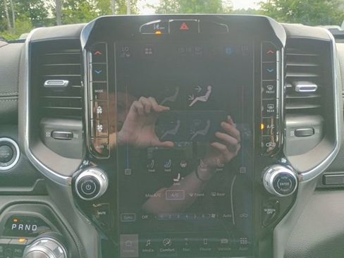 Used 2025 RAM 1500 Laramie AWD/4WD image 32