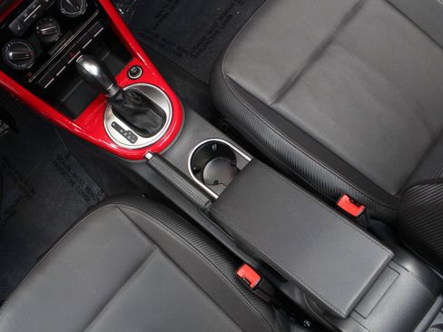 Used 2018 Volkswagen Beetle 2.0T S image 38