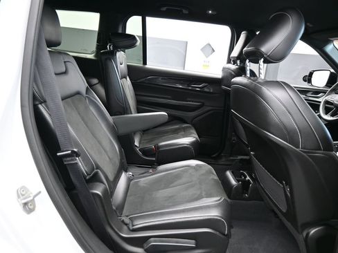 Used 2023 Jeep Grand Cherokee L Altitude image 42