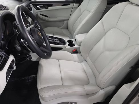 Certified 2023 Porsche Macan S AWD/4WD image 5