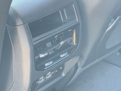 Certified 2023 Jeep Grand Cherokee Limited w/ Black Appearance Package AWD/4WD image 15