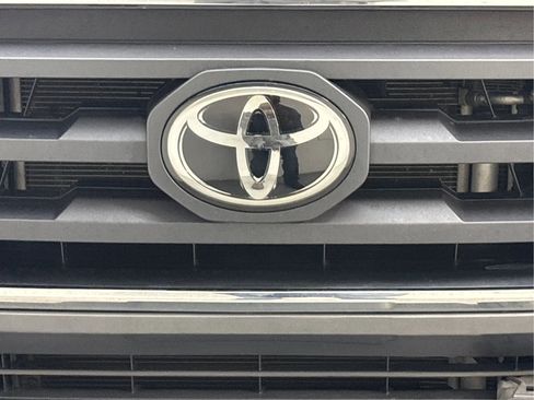 Used 2022 Toyota Tacoma SR5 AWD/4WD image 35