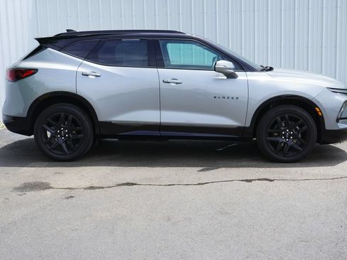 Used 2024 Chevrolet Blazer RS FWD image 2