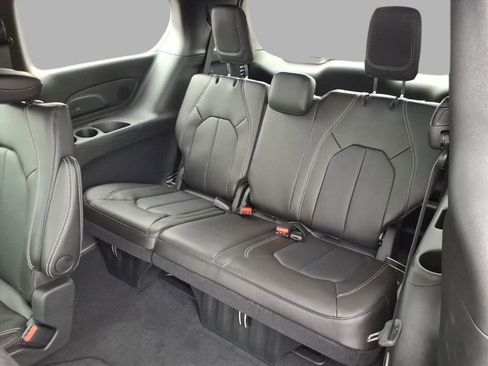 New 2026 Chrysler Pacifica Select image 13