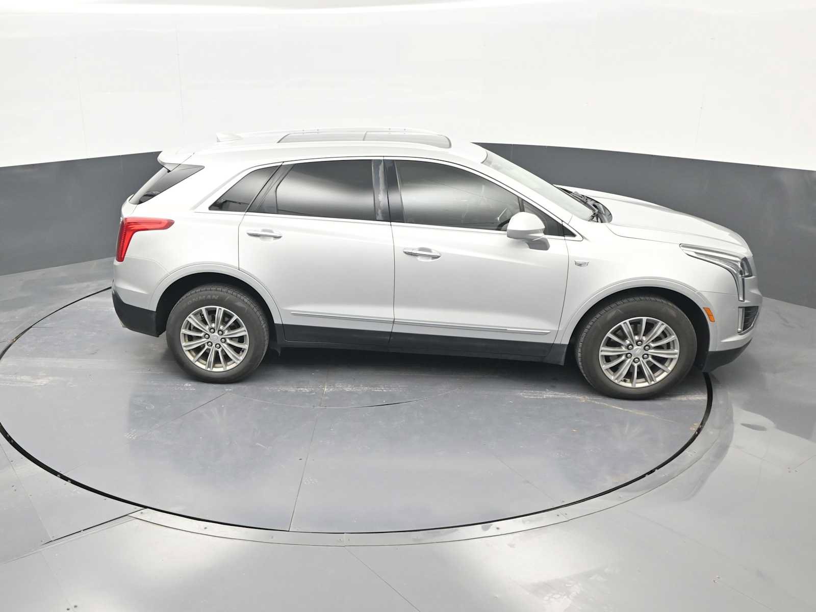 Used 2017 Cadillac XT5 Luxury w/ Driver Awareness Package AWD/4WD image 40