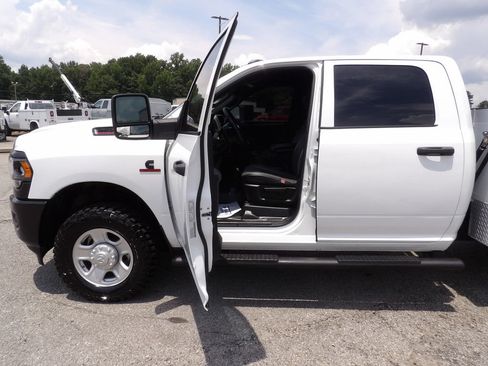 Used 2024 RAM 2500 Tradesman w/ Snow Chief Group AWD/4WD image 13