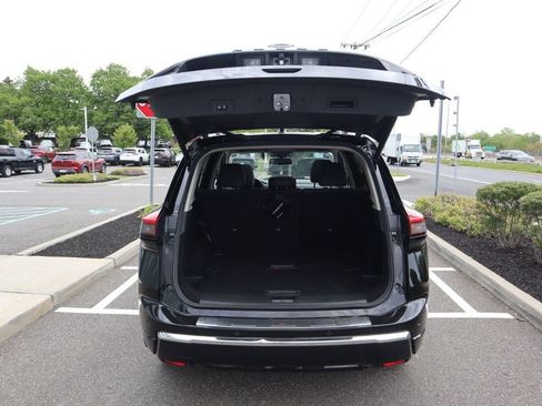 Certified 2025 Nissan Rogue Platinum FWD image 31