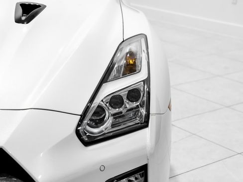Used 2021 Nissan GT-R Premium image 41