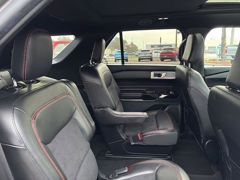 Used 2022 Ford Explorer ST-Line w/ Class IV Trailer Tow Package image 11