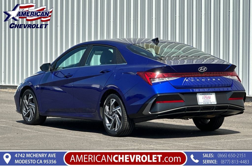 Used 2025 Hyundai Elantra SEL FWD image 6
