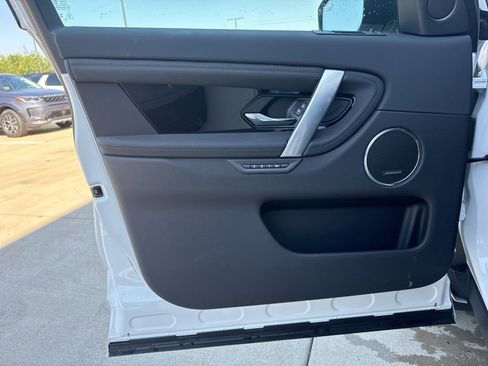 New 2024 Land Rover Discovery Sport S image 8