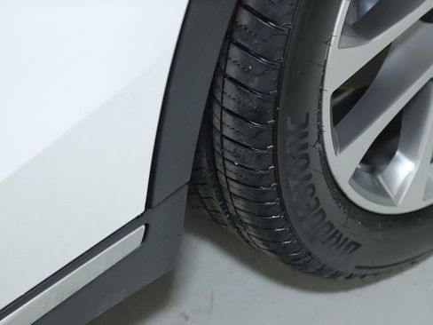 Certified 2026 BMW X5 xDrive40i w/ Climate Comfort Package image 37