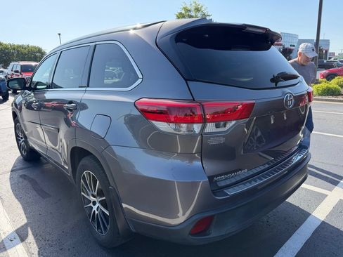 Used 2018 Toyota Highlander SE w/ Protection Package #3 AWD/4WD image 3