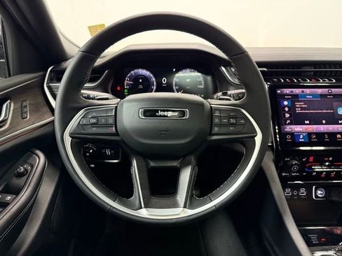 New 2025 Jeep Grand Cherokee Limited image 16