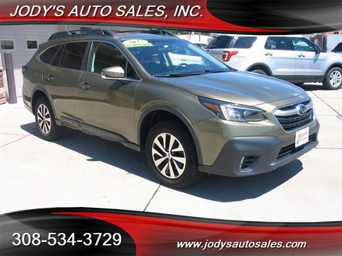 Used 2022 Subaru Outback Premium AWD/4WD image 1
