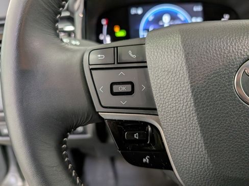 Used 2025 Toyota Camry SE image 18