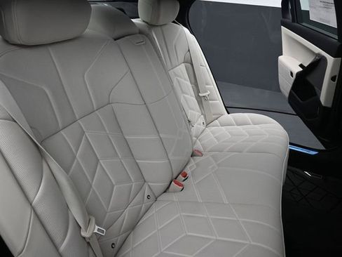 New 2025 BMW 760i xDrive w/ Executive Package image 25