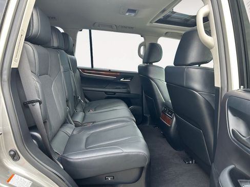 Used 2021 Lexus LX 570 4WD w/ Luxury Package image 23
