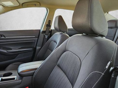 Used 2024 Nissan Altima 2.5 S image 18