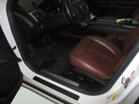 Used 2017 Lincoln MKZ Reserve w/ Climate Package image 18