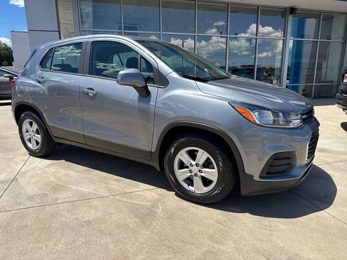 Used 2020 Chevrolet Trax LS FWD image 7