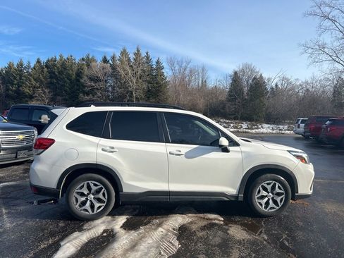 Used 2021 Subaru Forester Premium image 8