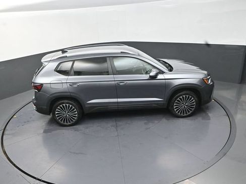 Used 2026 Volkswagen Taos SE FWD image 29