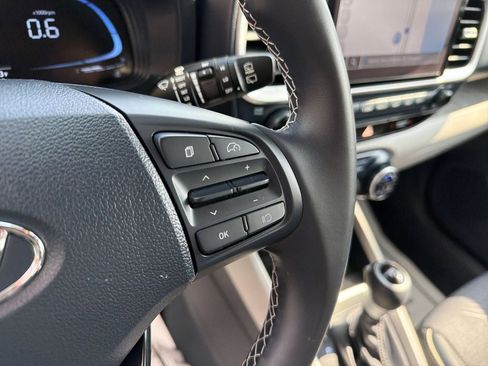 Used 2025 Hyundai Venue Limited FWD image 23