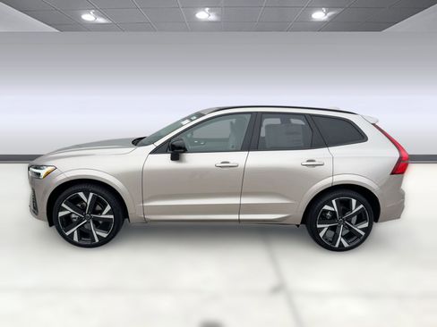 New 2026 Volvo XC60 B5 Ultra w/ Climate Package image 2