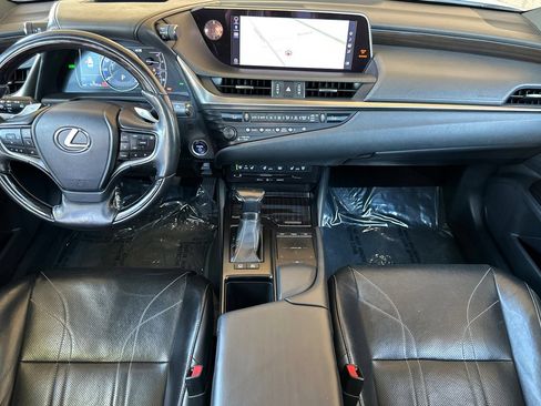 Used 2019 Lexus ES 300h w/ Accessory Package 2 FWD image 14