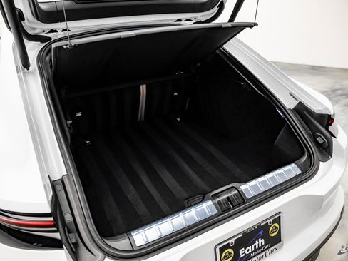 Used 2025 Porsche Panamera w/ Premium Package image 96