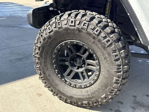 Used 2021 Jeep Gladiator Sport image 9